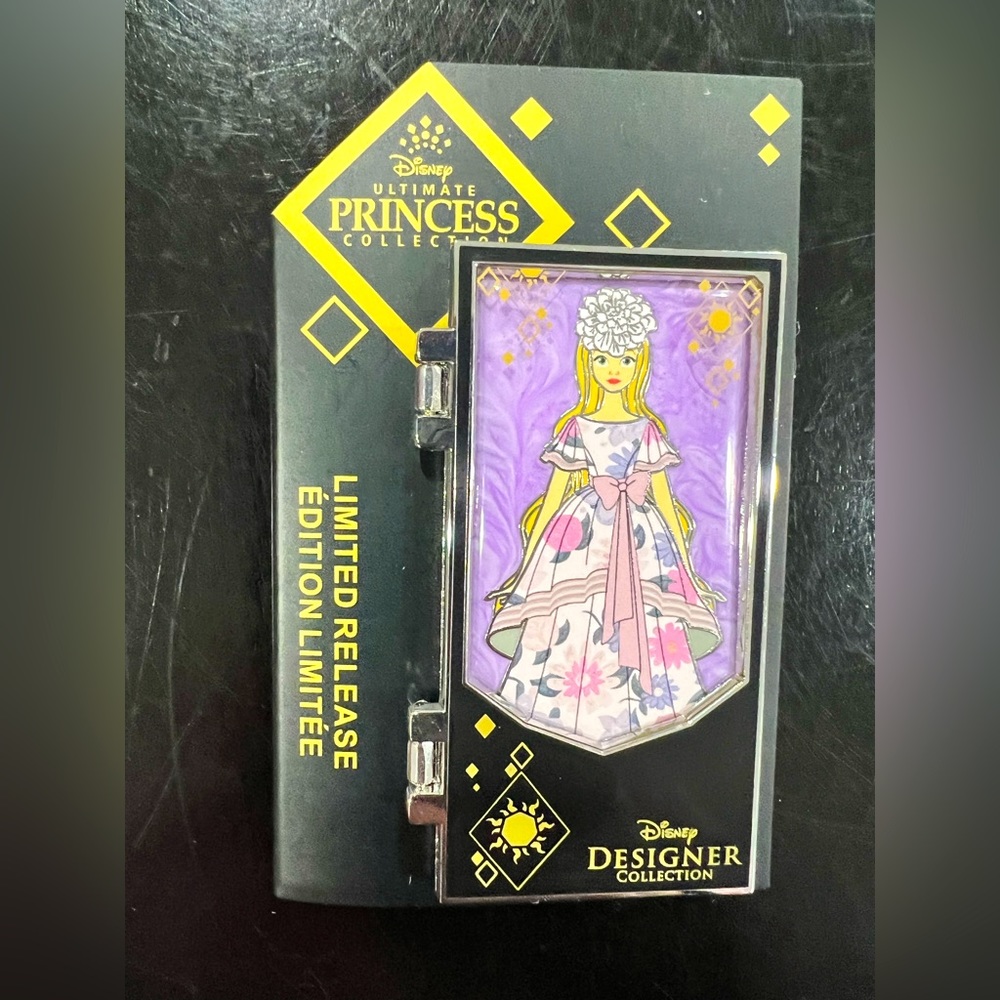 NWT Disney Pin - Disney Designer Collection Rapunzel Tangled Ultimate Princess